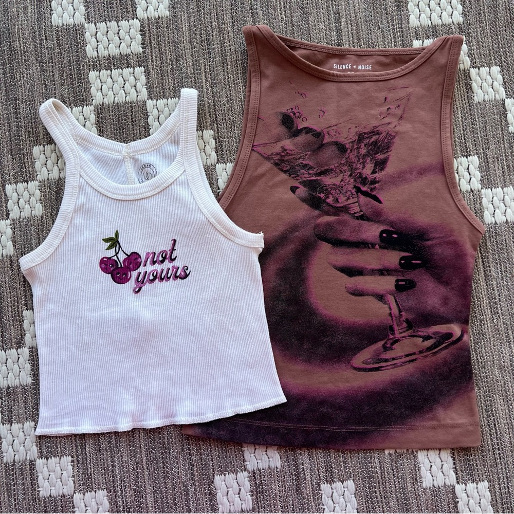 Urban Outfitters Graphic Top Bundle XS